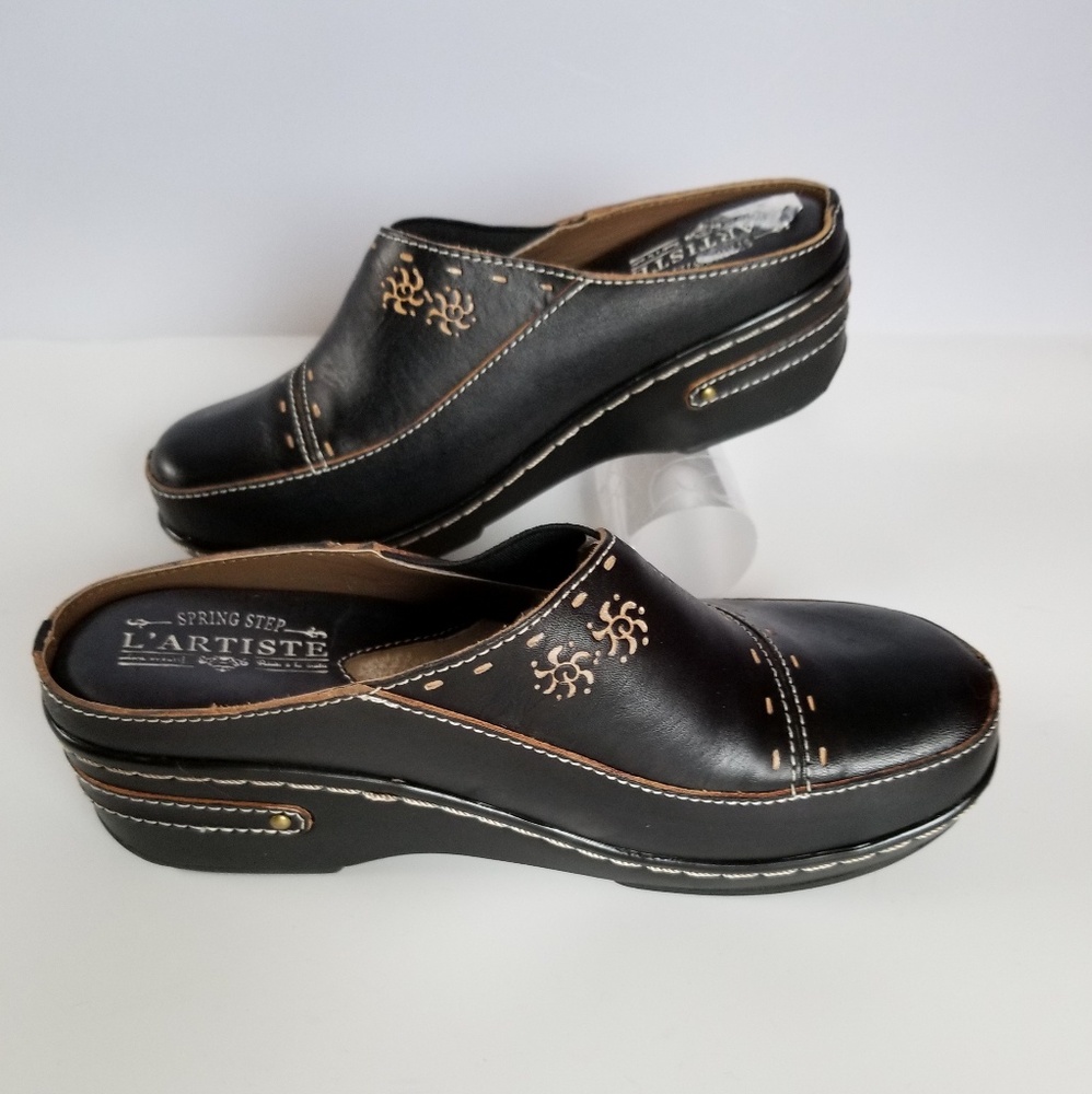 Spring Step Black Mules with Tan Accents